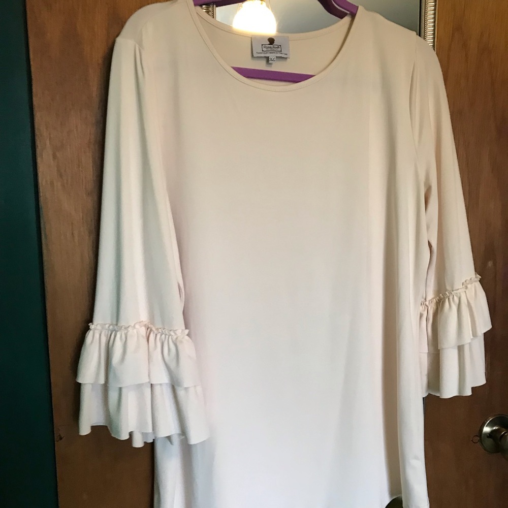 Dainty jewells layering top